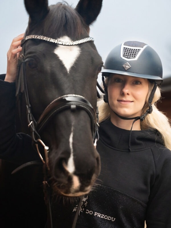 Czarna Bluza Damska Do Przodu